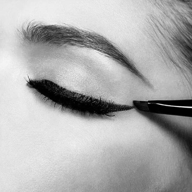 Draw the line - Makeup up Mini Workshop - All About Eyeliner and Eyes - 60 minutes